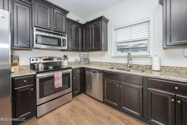 16 Sweetgrass Lane, Ocean Springs, MS 39564