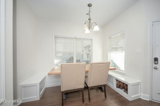 16 Sweetgrass Lane, Ocean Springs, MS 39564