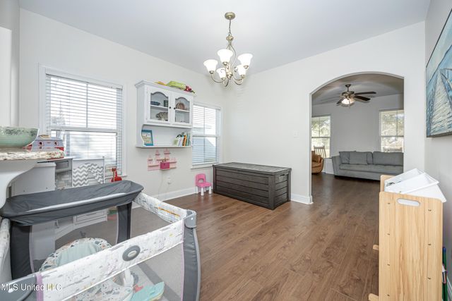 16 Sweetgrass Lane, Ocean Springs, MS 39564