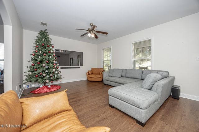 16 Sweetgrass Lane, Ocean Springs, MS 39564