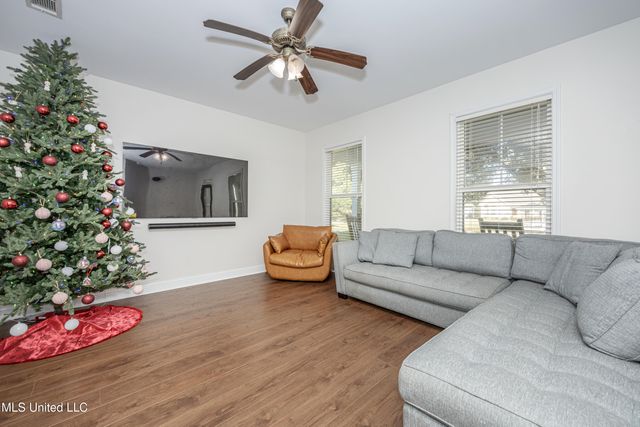 16 Sweetgrass Lane, Ocean Springs, MS 39564