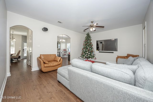 16 Sweetgrass Lane, Ocean Springs, MS 39564