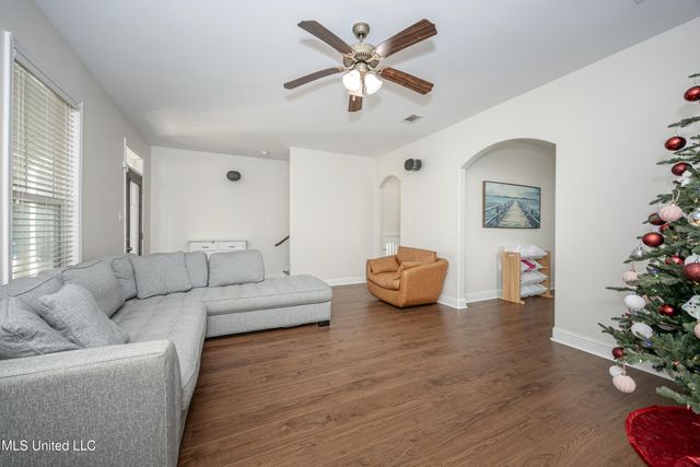 16 Sweetgrass Lane, Ocean Springs, MS 39564