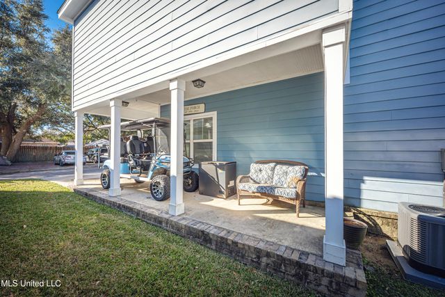 16 Sweetgrass Lane, Ocean Springs, MS 39564