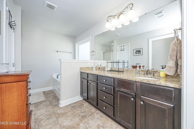 16 Sweetgrass Lane, Ocean Springs, MS 39564