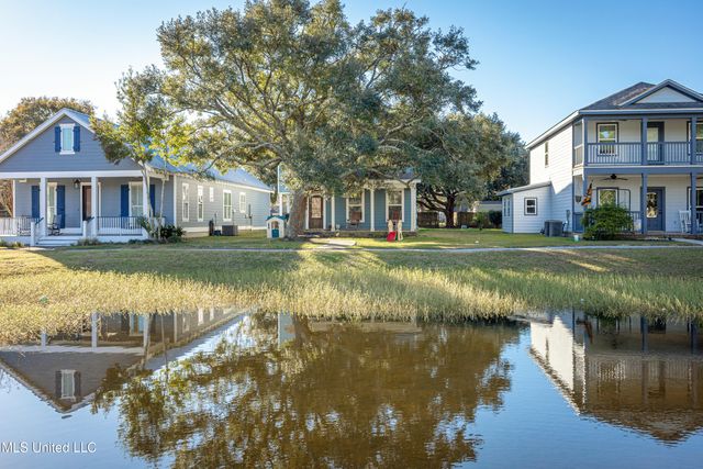 16 Sweetgrass Lane, Ocean Springs, MS 39564