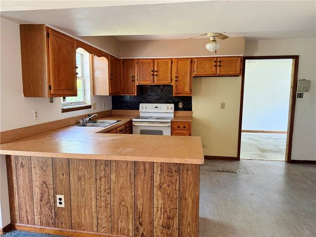 1013 Daniel Maloney DR, Virginia Beach, VA 23464