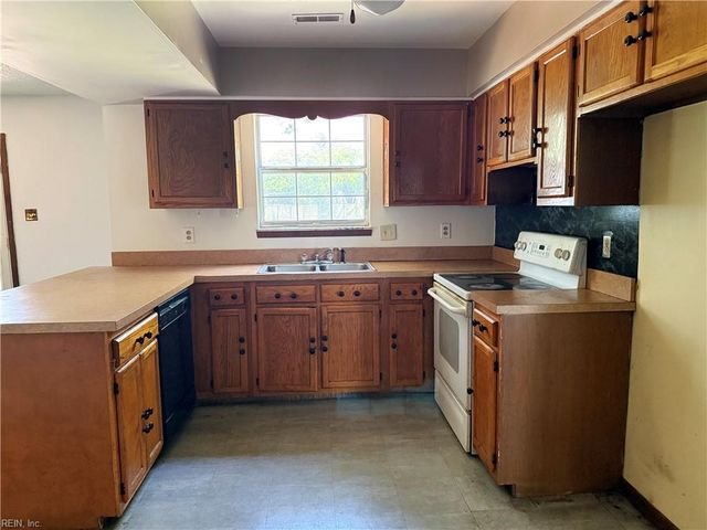 1013 Daniel Maloney DR, Virginia Beach, VA 23464