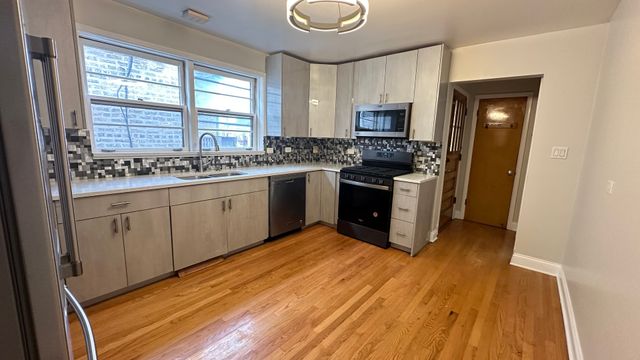5717 N Saint Louis Avenue 2, Chicago, IL 60659