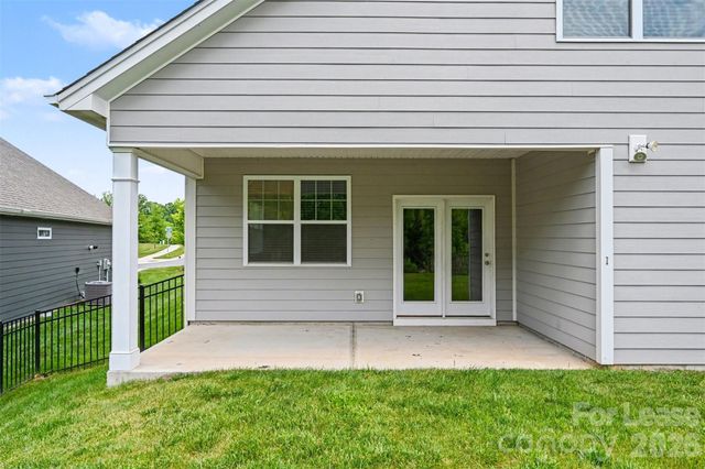 141 Hanks Bluff Drive, Mooresville, NC 28117