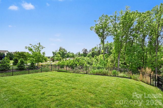 141 Hanks Bluff Drive, Mooresville, NC 28117