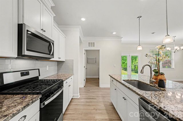 141 Hanks Bluff Drive, Mooresville, NC 28117