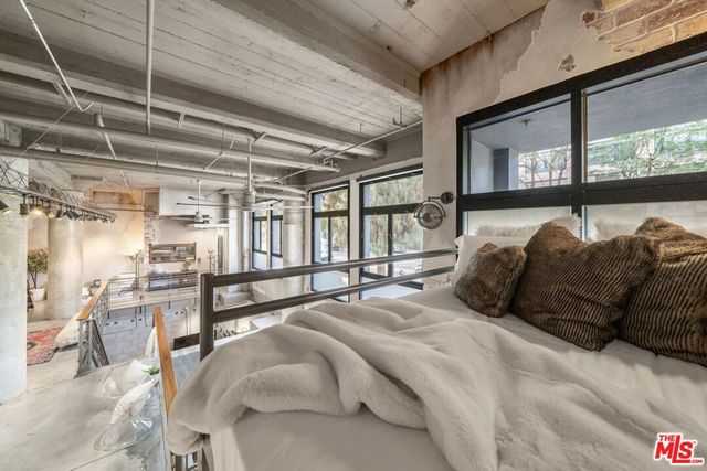 1100 S 11th Avenue A005, Los Angeles, CA 90015