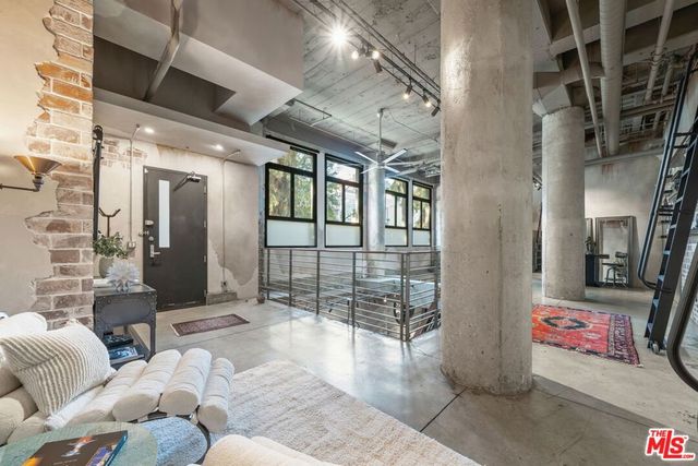 1100 S 11th Avenue A005, Los Angeles, CA 90015