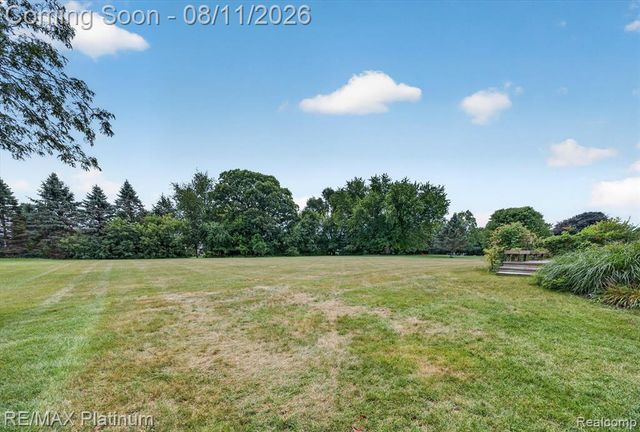7892 Birkenstock Drive, Brighton, MI 48114