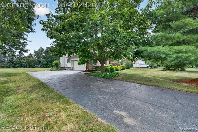 7892 Birkenstock Drive, Brighton, MI 48114