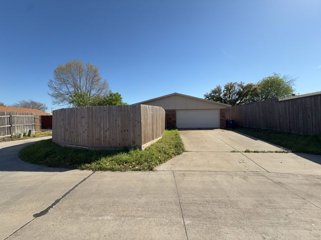 8917 Vernon Drive, Rowlett, TX 75088