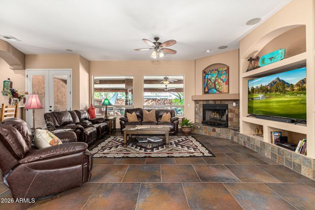 2324 E LA VERNA Way, Phoenix, AZ 85086