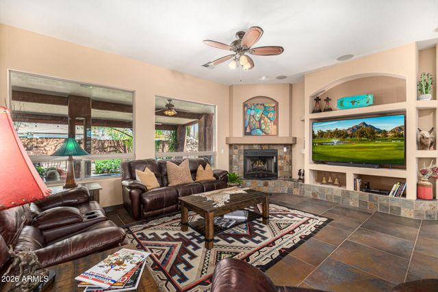 2324 E LA VERNA Way, Phoenix, AZ 85086