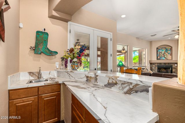 2324 E LA VERNA Way, Phoenix, AZ 85086