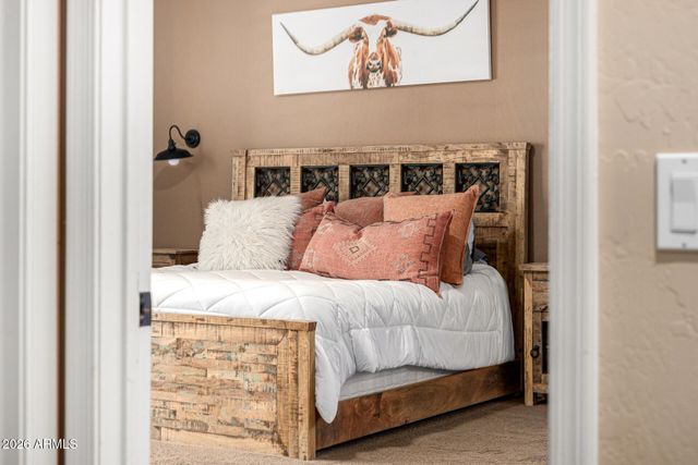 2324 E LA VERNA Way, Phoenix, AZ 85086