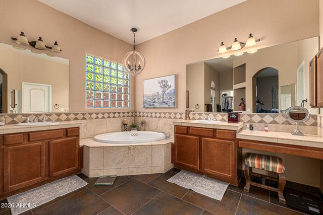 2324 E LA VERNA Way, Phoenix, AZ 85086