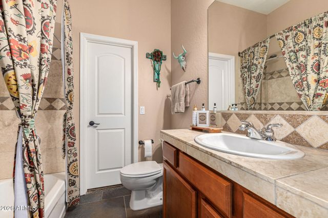 2324 E LA VERNA Way, Phoenix, AZ 85086