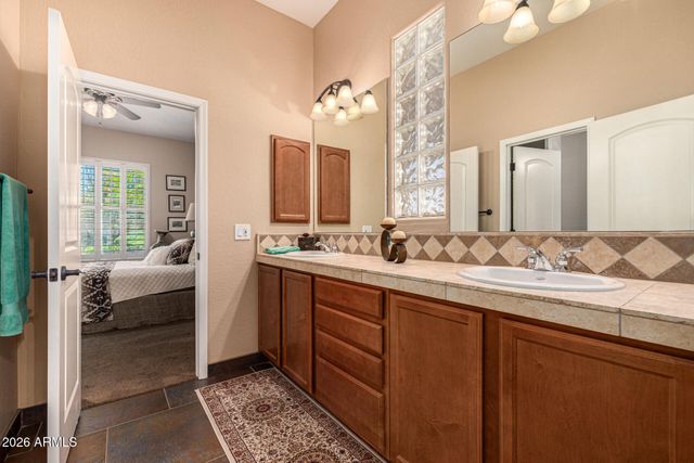 2324 E LA VERNA Way, Phoenix, AZ 85086