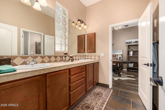 2324 E LA VERNA Way, Phoenix, AZ 85086