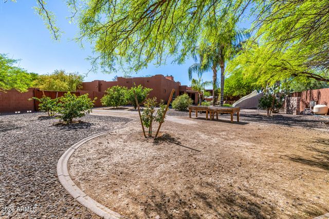 2324 E LA VERNA Way, Phoenix, AZ 85086