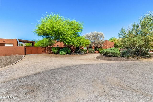 2324 E LA VERNA Way, Phoenix, AZ 85086