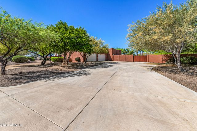 2324 E LA VERNA Way, Phoenix, AZ 85086