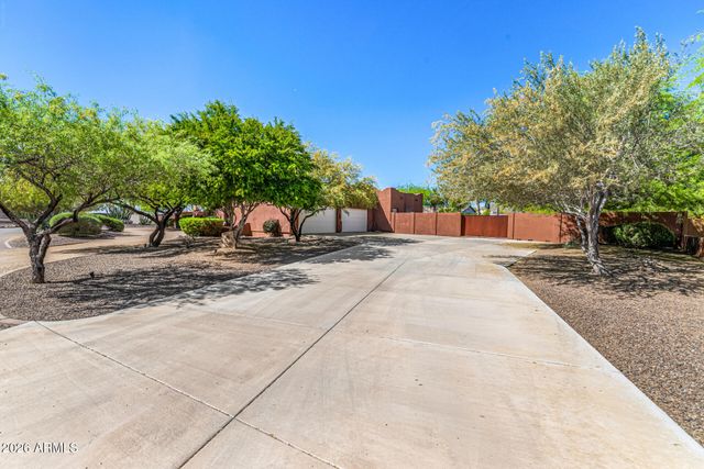 2324 E LA VERNA Way, Phoenix, AZ 85086