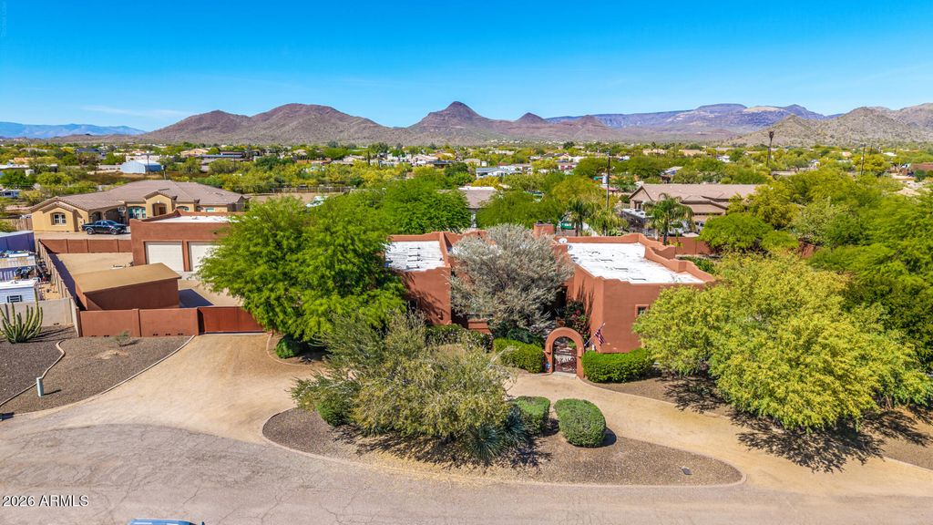 2324 E LA VERNA Way, Phoenix, AZ 85086