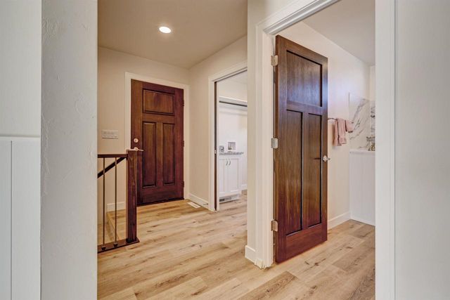 5010 W WOODS CREEK LANE, Appleton, WI 54913