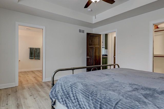 5010 W WOODS CREEK LANE, Appleton, WI 54913