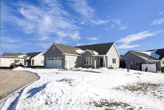 5010 W WOODS CREEK LANE, Appleton, WI 54913