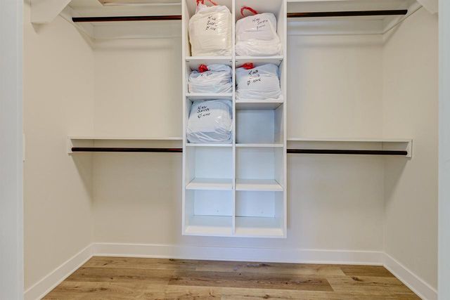 5010 W WOODS CREEK LANE, Appleton, WI 54913