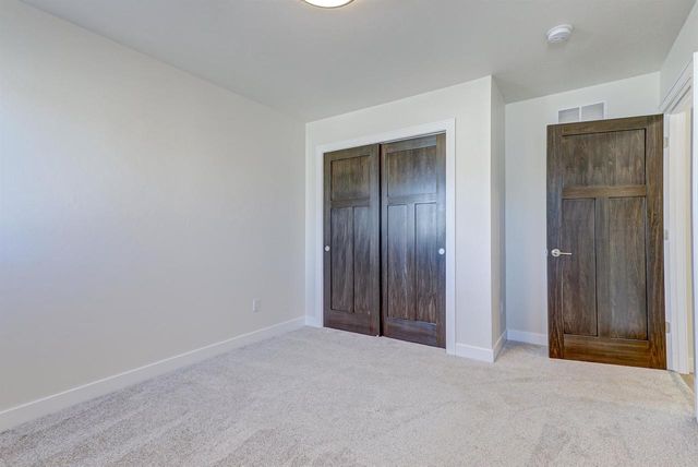 5010 W WOODS CREEK LANE, Appleton, WI 54913