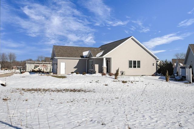 5010 W WOODS CREEK LANE, Appleton, WI 54913