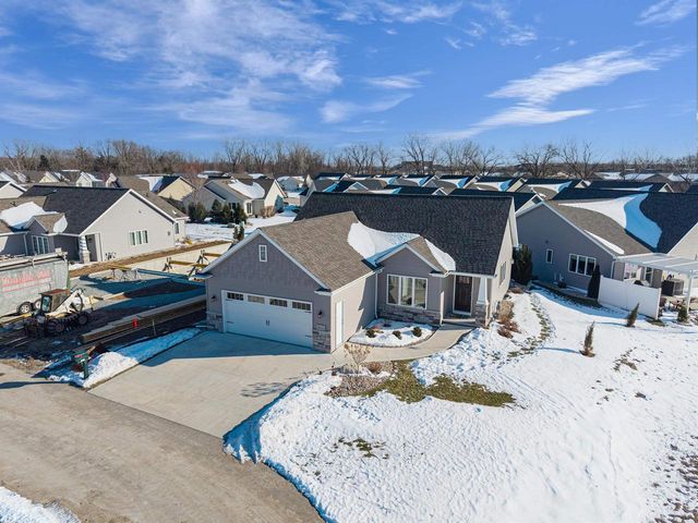5010 W WOODS CREEK LANE, Appleton, WI 54913