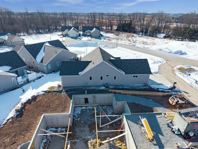 5010 W WOODS CREEK LANE, Appleton, WI 54913