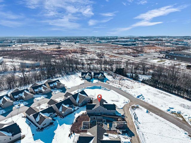 5010 W WOODS CREEK LANE, Appleton, WI 54913