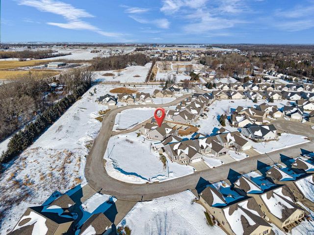 5010 W WOODS CREEK LANE, Appleton, WI 54913