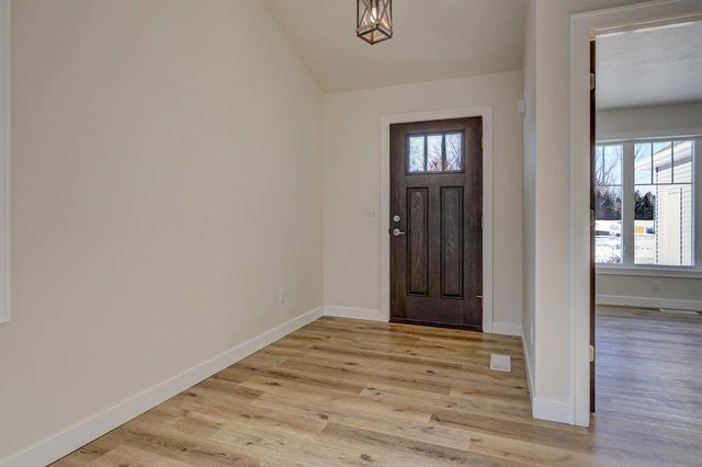 5010 W WOODS CREEK LANE, Appleton, WI 54913