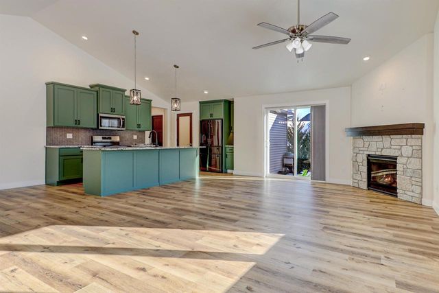 5010 W WOODS CREEK LANE, Appleton, WI 54913