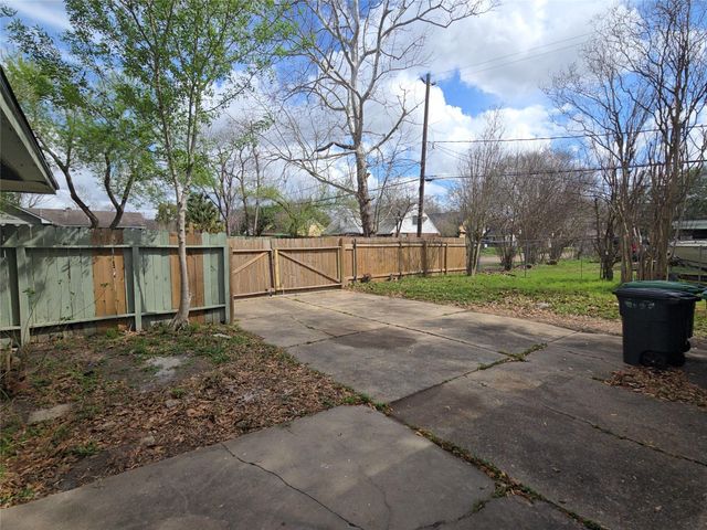 4203 Wuthering Heights Drive, Houston, TX 77045