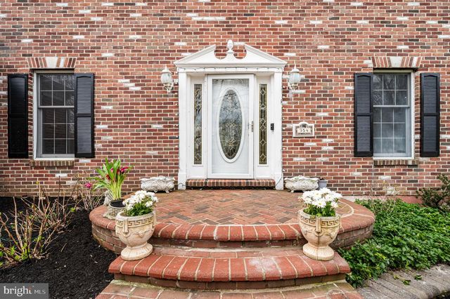 354 BROOKWOOD DR, Downingtown, PA 19335