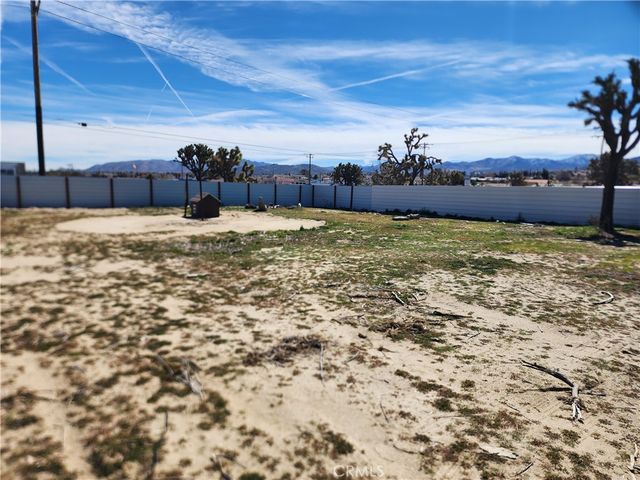 7248 Scarvan Road, Yucca Valley, CA 92284