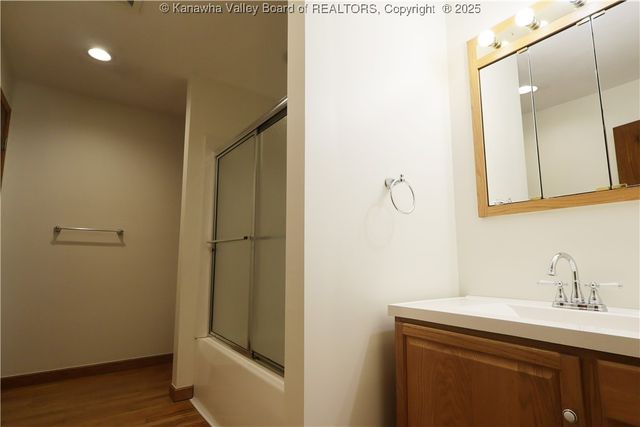 1005 Dupont Avenue, Nitro, WV 25143